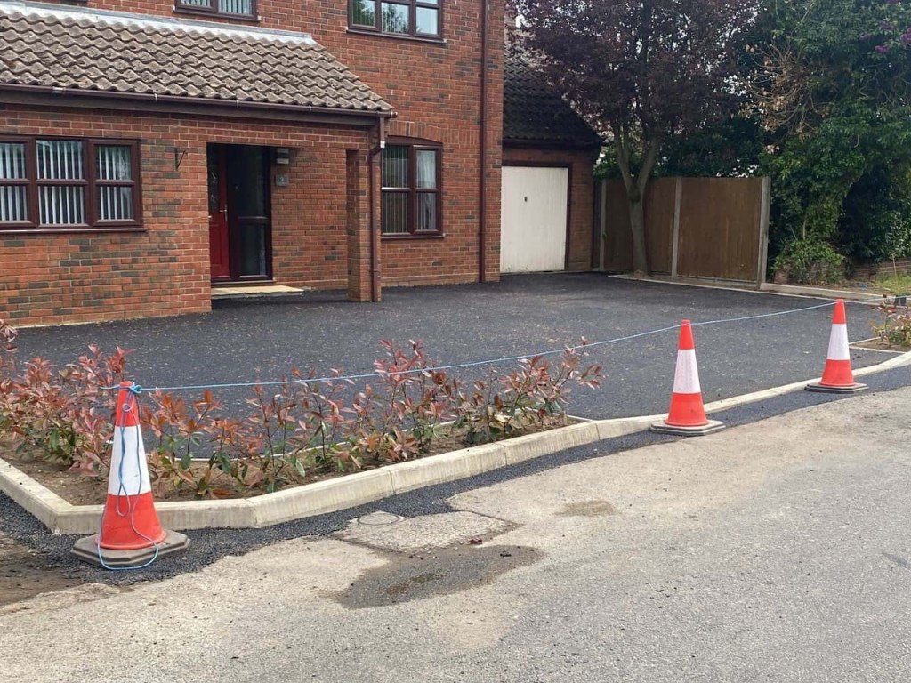 This is a newly installed tarmac driveway just installed by Paddock Wood Driveways