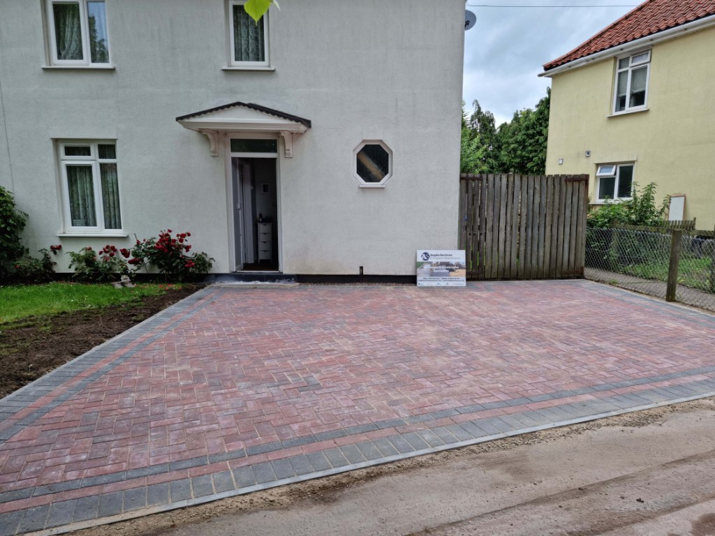 This is a newly installed block paved drive installed by Paddock Wood Driveways