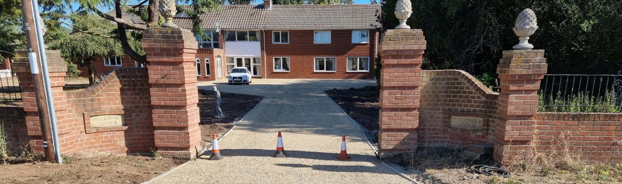 This is a photo of a newly installed chip and tar driveway, installed by Paddock Wood Driveways